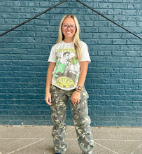 Load image into Gallery viewer, Tracey Camo Cargo Straight Stretch Jean