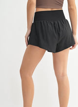 Load image into Gallery viewer, BreezeMove Compression Shorts