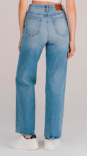 Load image into Gallery viewer, LOGAN] MEDIUM LIGHT DOUBLE CROSS OVER WAISTBAND STRETCH DAD JEAN
