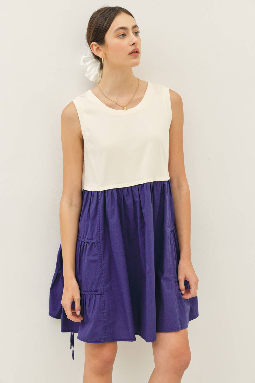 idem ditto - TIERED RUFFLE SKIRT WITH BOW DETAIL CONTRAST MINI DRESS