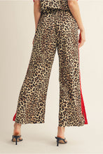 Load image into Gallery viewer, Leopard Print Hot Pant
