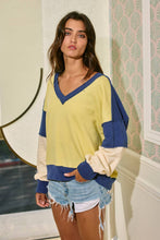 Load image into Gallery viewer, BUCKETLIST - T2700 Contrast Detailing V-neck Sweatshirt
