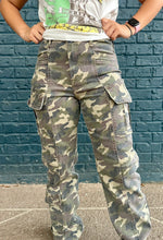 Load image into Gallery viewer, Tracey Camo Cargo Straight Stretch Jean

