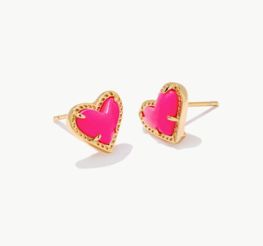 Ari Heart Gold Stud Earrings in Neon Pink Magnesite