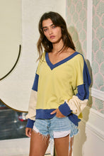 Load image into Gallery viewer, BUCKETLIST - T2700 Contrast Detailing V-neck Sweatshirt

