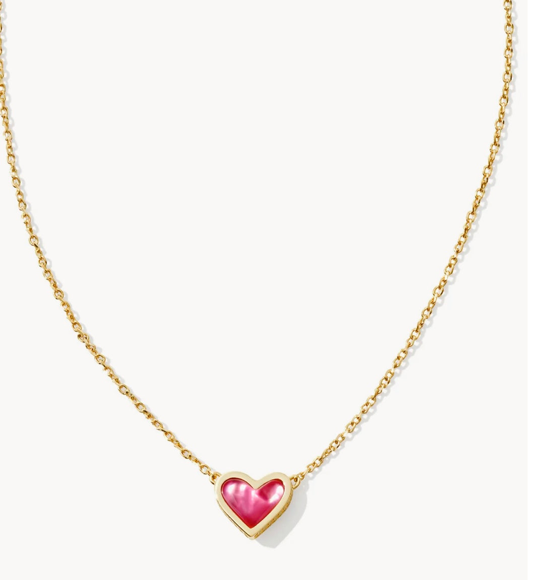 The Framed Ari Heart Gold Short Pendant Necklace in Azalea Illusion