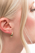 Load image into Gallery viewer, Baby Drop Post
