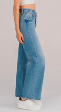Load image into Gallery viewer, LOGAN] MEDIUM LIGHT DOUBLE CROSS OVER WAISTBAND STRETCH DAD JEAN
