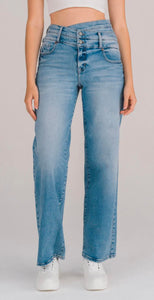 LOGAN] MEDIUM LIGHT DOUBLE CROSS OVER WAISTBAND STRETCH DAD JEAN