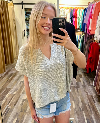 BACK PATCH ROLLED SPLIT-NECK SIDE SLIT PULLOVER