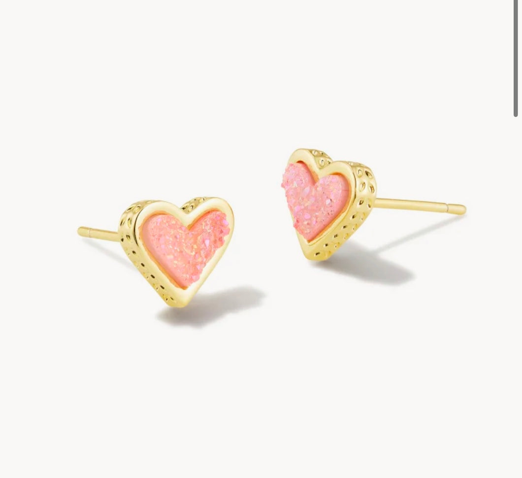 Framed Ari Heart Gold Stud Earrings in Light Pink Drusy