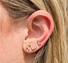 Load image into Gallery viewer, Framed Ari Heart Gold Stud Earrings in Light Pink Drusy
