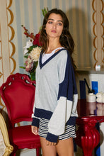 Load image into Gallery viewer, BUCKETLIST - T2700 Contrast Detailing V-neck Sweatshirt
