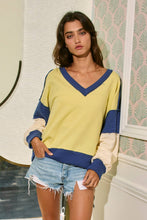 Load image into Gallery viewer, BUCKETLIST - T2700 Contrast Detailing V-neck Sweatshirt
