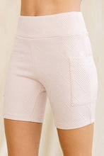 Load image into Gallery viewer, Textured High Rise Bike Shorts With Pocket
