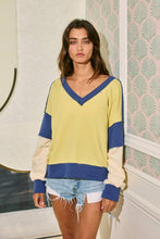 Load image into Gallery viewer, BUCKETLIST - T2700 Contrast Detailing V-neck Sweatshirt
