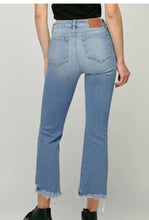 Load image into Gallery viewer, HAPPI MEDIUM WASH FRAYED HEM DISTRESSED CROP FLARE
