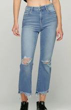 Load image into Gallery viewer, HAPPI MEDIUM WASH FRAYED HEM DISTRESSED CROP FLARE
